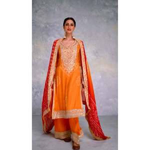 Fancy Top-Bottom y Dupatta Set con impresión digital y secuencia de bordado Tamaño DE TRABAJO XL - Product Image 1