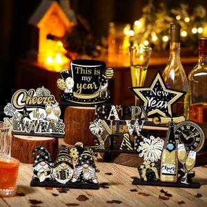 Set di 6 Decorazioni da Tavola per Capodanno 2026, Centrotavola in Legno Nero e Oro, Accessori per Feste di Natale e Capodanno - Product Image 1