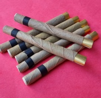 Rouleaux de feuilles de Tendu en ébène Conseils en verre et bois Rouleaux et cônes de feuilles végétaliens non raffinés de luxe en vrac Meilleurs prix d'approvisionnement d'usine