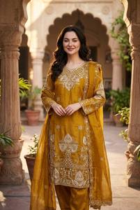 ชุดสัลวาร์ คามีซปักลายสีเหลืองพร้อมผ้าคลุมไหล่สำหรับผู้หญิง ชุดพื้นเมืองอินเดีย-ปากีสถาน ผ้าเรยอน ความยาวระดับข้อเท้า ทรงปกติ - Product Image 2