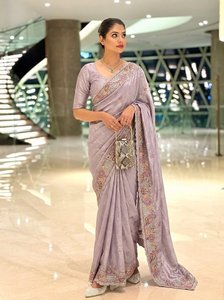Elegante sari de seda color lavanda con borde bordado y blusa para mujer, ropa tradicional india para bodas. - Product Image 3