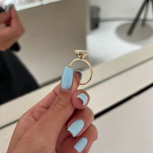 Anillo de Compromiso Solitario con Diamante Cultivado en Laboratorio de Corte Ovalado de 3.0 Quilates, Oro Rosa de 14K, Certificado IGI, Anillo de Boda para Mujer - Product Image 3