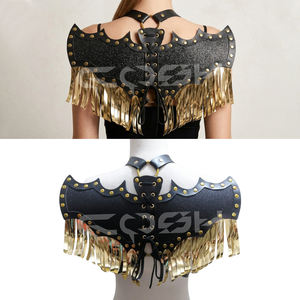 Arnés de Cuero Estilo Gótico con Alas de Murciélago, Flecos Dorados y Detalles Tachonados - Product Image 6