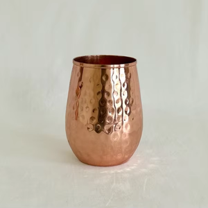 Gobelet en cuivre au design unique avec finition mate, verre en cuivre pour boire de l'eau - Product Image 1