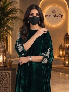 Caftán Verde Esmeralda de Terciopelo, Vestido de Noche Elegante, Largo hasta el Suelo, con Hombros Descubiertos, Bordado Floral en las Mangas, para Fiesta o Boda - Product Image 4