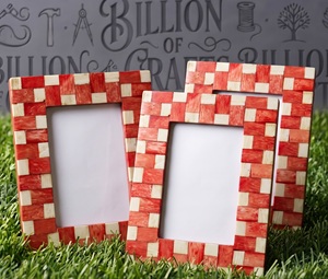 Marco de Fotos de Hueso a Cuadros Rojos y Blancos Hecho a Mano, Soporte Vertical Rectangular para Fotos de Sobremesa - Product Image 4