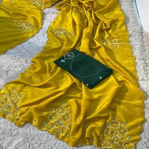 Sari en soie douce et brillante VASTRA COTTAGE, design de créateur, avec broderie Zarkan et travail de diamants, bordure ajourée, accompagné d'un chemisier élégant - Product Image 4