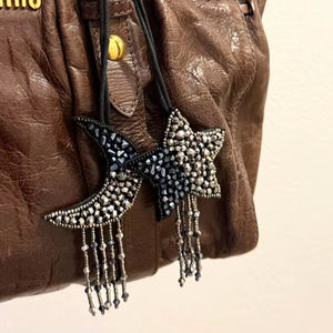 Colgante de tres piedras con cuentas de piedras preciosas naturales, envuelto en alambre de plata 925, para llaveros. - Product Image 1