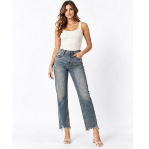 Jean en denim premium pour femme, coupe décontractée, pantalon tendance en coton délavé, coupe confortable, design tendance - Product Image 3