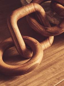 Sculpture de chaîne en bois faite à la main, écologique, art moderne, décoration de table, centre de table géométrique sculpté écologique - Product Image 5