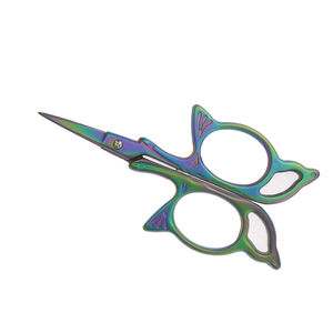 Tijeras para Cutículas Multicolores con Hoja Curva, Mango de Acero Inoxidable, Borde Liso y Corte Preciso - Product Image 3