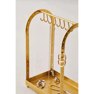 ขาตั้งเครื่องประดับสแตนเลสสุดหรูสำหรับตู้เสื้อผ้า ช่วยจัดระเบียบสร้อยคอให้เป็นระเบียงสวยงาม สะท้อนความหรูหราทันสมัย - Product Image 2