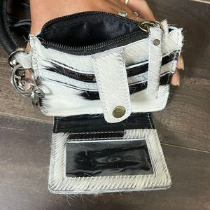 กระเป๋าใส่บัตรหนังวัวแท้ดีไซน์ใหม่ กระเป๋าใส่เหรียญทรงบางหรูหราสำหรับสุภาพสตรี พร้อมสายคล้องข้อมือแบบวงกลมและพวงกุญแจ - Product Image 6