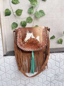 กระเป๋าหนังวัวสไตล์ตะวันตก แต่งพู่หนังแกะสลักลายขอบสีเทอร์ควอยซ์  กระเป๋าสะพายข้าง  กระเป๋าถือสไตล์โบฮีเมียนสำหรับผู้หญิง  กระเป๋าอเนกประสงค์ - Product Image 5