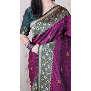 Sari Banarasi Único con Ondas Onduladas, Tejido en Seda Suave con Intrincados Detalles Zari, para la Moda India y Pakistaní, Color Vino - Product Image 3