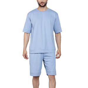 Ensemble d'été pour hommes, comprenant un t-shirt confortable et un short, tissu léger et respirant, idéal pour une tenue décontractée - Product Image 1