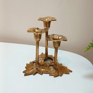 เชิงเทียนทองเหลืองลายใบแปะก๊วย ของตกแต่งบ้านที่ทนทาน - Product Image 1