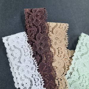 Ribete de Encaje Floral Elástico de 2.5cm, Ligero y Estrecho, con Borde Festoneado para Lencería, Costura y Decoración - Product Image 4