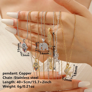 สร้อยคอจี้รูปทรงเรขาคณิตสีทองหวานประดับด้วยวัสดุธรรมชาติ ทำจากสแตนเลสสตีล เหมาะสำหรับสวมใส่ในชีวิตประจำวันอย่างมีสไตล์ - Product Image 2