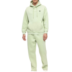 Ensemble de survêtement tendance pour homme, tenue décontractée pour un style streetwear relaxant, idéal pour les tenues de week-end et le confort au quotidien. - Product Image 1