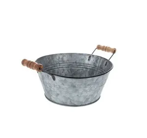 Encantadora maceta redonda rústica galvanizada para jardines de hierbas o exhibiciones florales en porches y cocinas de casas de campo - Product Image 5