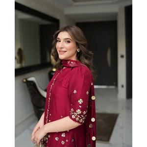 Ensemble de costume de soirée taille XL avec broderie et travail de séquence - Product Image 2