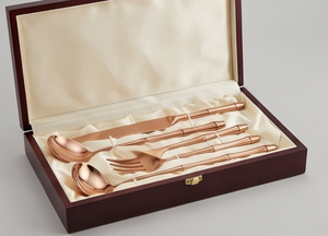 Ensemble de couverts modernes en cuivre, finition miroir, passe au lave-vaisselle, vaisselle de mariage, couverts en métal, design élégant - Product Image 6