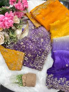 ผ้าเฟนดี้ ซาร์ติน เนื้อผ้านุ่มหรูหรา ดูมีระดับ พร้อมงานปักสวยงาม ประดับด้วยเลื่อมขนาด 3 มม.  ขอบผ้าตกแต่งอย่างหนักแน่นด้วยลายบุตติส - Product Image 3