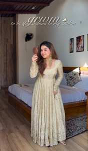 Conjunto de Moda Cinon-Silk con Bordado y Lentejuelas de 5mm, Diseño Listo para Usar: Vestido, Pantalón y Dupatta - Product Image 3