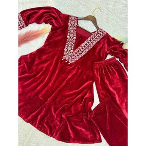 Hermoso conjunto de Top y falda de fiesta con encaje Kodi talla XL - Product Image 3