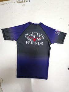 บริการ OEM คุณภาพพรีเมียม เสื้อรัดกล้ามเนื้อ MMA สีพื้น ดีไซน์โดดเด่น สำหรับใช้งานกลางแจ้ง - Product Image 3