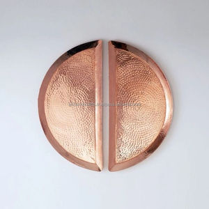 Assiette de présentation en cuivre martelé à fossettes profondes – Base de vaisselle polie pour les entreprises de location d'événements et la restauration - Product Image 4
