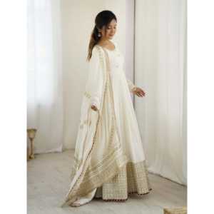 ชุดเดรส Anarkali ไซส์ XL สำหรับงานปาร์ตี้ สวยงาม พร้อมจี้และผ้าคลุมไหล่ - Product Image 2