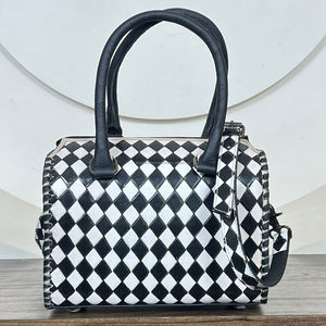 Bolsa de Viaje de Cuero Hecha a Mano de Diseño de Lujo para Mujer, Bolsa de Viaje Mediana a Cuadros Blancos y Negros de Gran Capacidad - Product Image 5