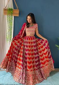Lehenga de tela Georgette con bordado multicolor, trabajo de diamantes de imitación y patrón de gran vuelo, ideal para damas de honor en bodas tradicionales y fiestas. - Product Image 5