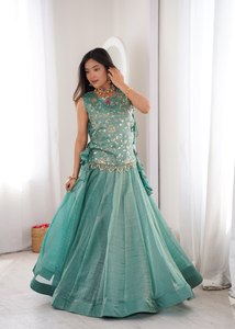 Diseño de moda para mujer: Lehenga Choli con Koti en estilo occidental disponible a precios de mayorista desde India. - Product Image 1