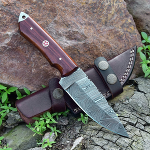 Couteau de chasse artisanal en acier Damas, personnalisable, avec lame à pointe tombante de 8,5 pouces de longueur totale et manche en bois de rose - Product Image 1