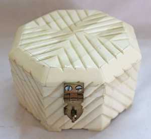 Caja de Joyería Navideña con Incrustaciones de Hueso y Grabado, con Tapa y Patrón Cuadrado de Madreperla - Product Image 2