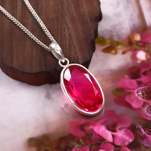 Collier pendentif ovale en verre rouge en argent allemand, bijou vintage élégant plaqué argent, cadeau de mariage de luxe pour femme - Product Image 1