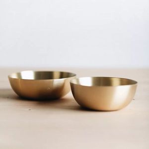Bol en aluminium moderne conçu pour une décoration élégante de la cuisine, la présentation des fruits et le service de salades. - Product Image 3