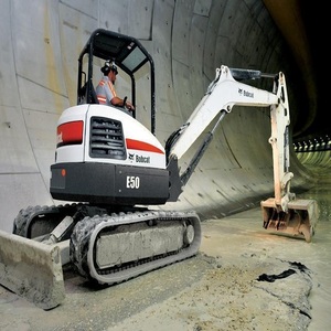 Mini-excavatrice puissante Cat E50 dotée d'un moteur robuste et d'un système d'engrenages de précision pour les travaux de construction professionnels - Product Image 1