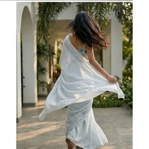 Sari de Chifón con Volantes, Elegante Drapedado y Toque Femenino - Product Image 3