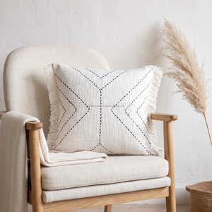 Funda de cojín con diseño de diamantes y borlas, estilo moderno para decoración de casa de campo - Product Image 4