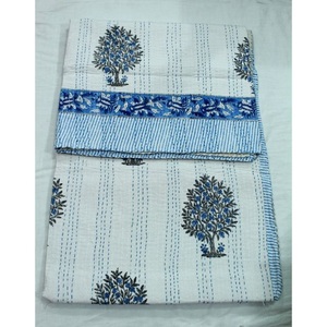 Couette Kantha Écologique Motif Arbre, Faite à la Main, en Coton Imprimé, Lavable, Douce, Décoration Maison Écoresponsable, Cadeau de Pendaison de Crémaillère - Product Image 1