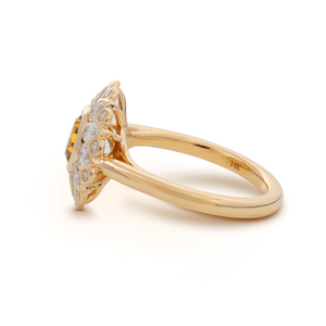 แหวนเพชรเหลืองทองคำแท้ 14K ประดับเพชรเหลืองเพาะเลี้ยงในห้องปฏิบัติการ ดีไซน์ดอกทานตะวัน แรงบันดาลใจจากธรรมชาติ พร้อมขอบล้อมเพชร ราคาจากผู้ผลิต - Product Image 2