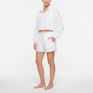 Ensemble de vêtements de sport deux pièces pour femmes, coupe-vent à demi-zip et short - Product Image 4