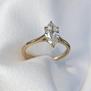 Bague de mariage classique en or massif 14 carats avec diamant de laboratoire taille marquise 2 carats, sertissage cathédrale 6 griffes, certifiée IGI - Product Image 3