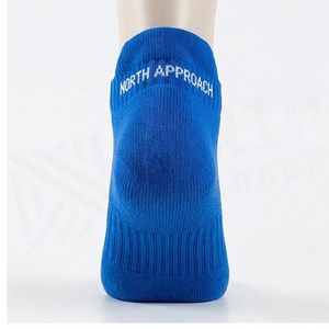 Chaussettes de sport respirantes bleues à motif géométrique pour adultes – Collection Printemps - Product Image 2