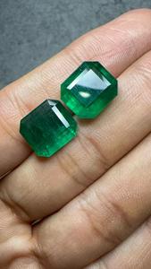 Paire assortie de pierres précieuses vertes naturelles en émeraude de 13,57 carats, forme octogonale, pour boucles d'oreilles, bagues et bijoux fins de luxe - Product Image 4