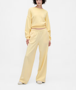 ชุดเซ็ตแฟชั่นสไตล์ฝรั่งเศส OEM ผ้าเฟรนช์เทอร์รี่ลำลองสำหรับผู้หญิง เสื้อสเวตเชิ้ตคอกลมโอเวอร์ไซส์ 2 ชิ้น และกางเกงขายาวทรงหลวมสีพื้นสำหรับฤดูหนาว - Product Image 4